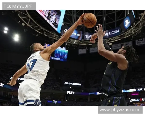 勇士终结2连败!库里轰285三分破纪录巴特勒仅2分提前伤退 勇士终结2连败!库里轰285三分破纪录巴特勒仅2分提前伤退