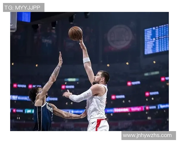 拉加·贝尔:快船又老又没防守 失去鲍威尔对他们伤害很大 拉加·贝尔:快船又老又没防守 失去鲍威尔对他们伤害很大