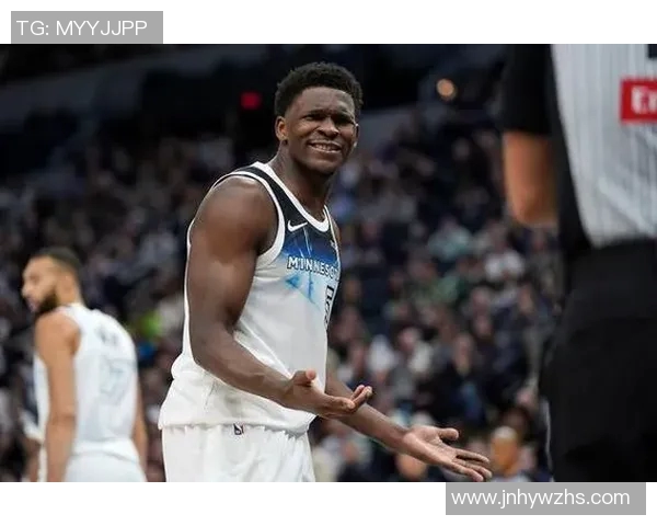 爱德华兹半场爆发：火力全开轰下29分