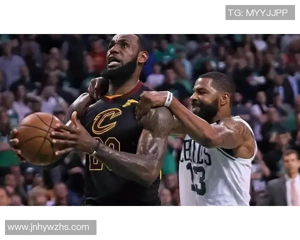 里夫斯反击背传 詹姆斯扛着默里打成2+1