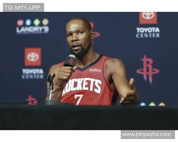 火箭史密斯近两战三分13中0,26年远投命中率仅17% 火箭史密斯近两战三分13中0,26年远投命中率仅17%