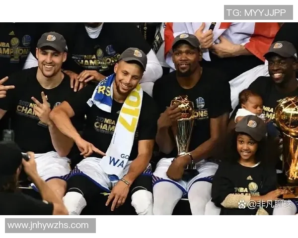 G6球衣拍卖创纪录!库里22年总决赛场均轰31.2分6板5助 全票FMVP G6球衣拍卖创纪录!库里22年总决赛场均轰31.2分6板5助 全票FMVP