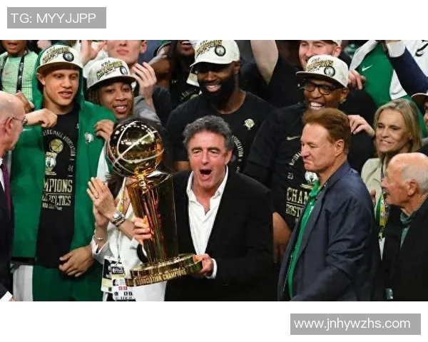 NBA疯狂一夜火箭亚当斯报销，字母申请交易，湖人新秀盼离队！